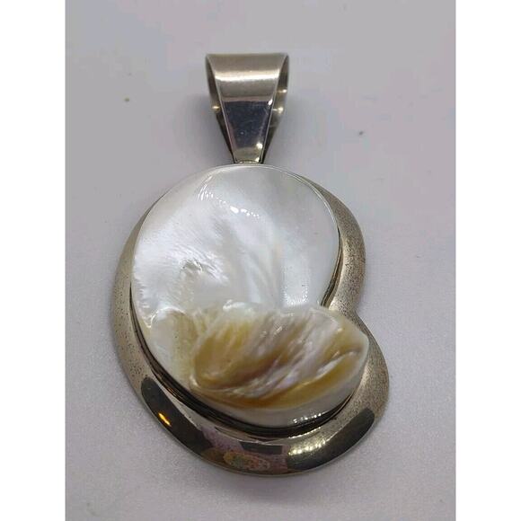 Dan King DTR 925 Sterling Silver Free Form Mother of Pearl Pendant 32gr 2.5x1.5" - Picture 1 of 5